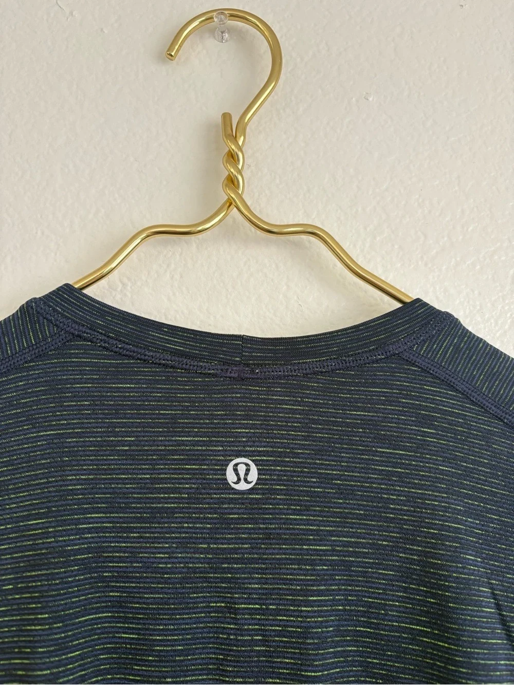 lululemon athletica Men's Short Sleeve Heathered Navy T-Shirt